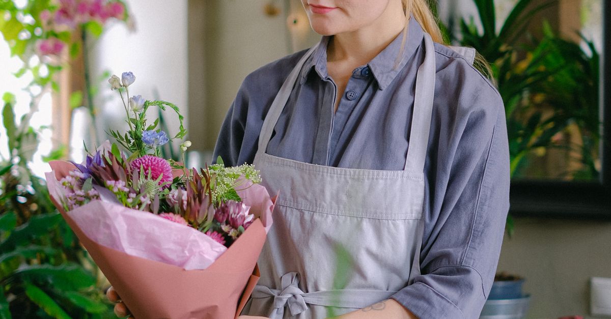 Creating Stunning Winter Flower Arrangements for your Home