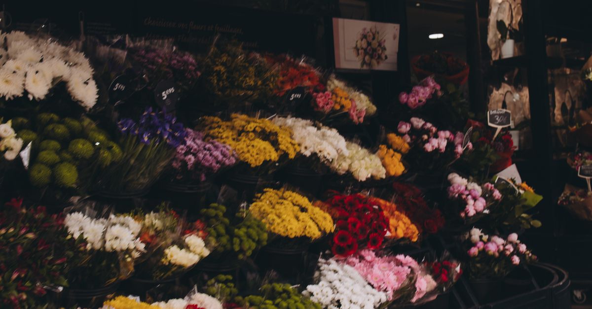 Flower and Food Pairings for Ultimate Gift Baskets